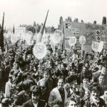 1 mai 1968: Aspecte din timpul demonstrației oamenilor muncii din București, cu prilejul zilei de 1 mai | sursa: Fototeca online a comunismului românesc (cota 99/1968) - fototeca.iiccmer.ro