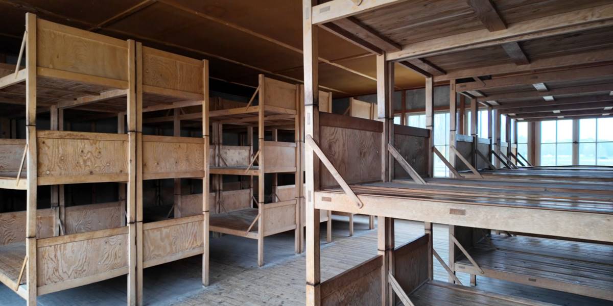 Baracă reconstruită din lagărul Dachau