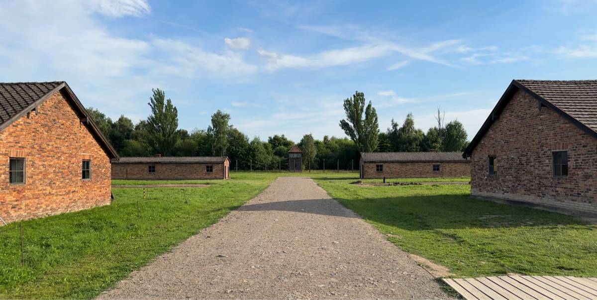 Barăci de la Auschwitz-Birkenau