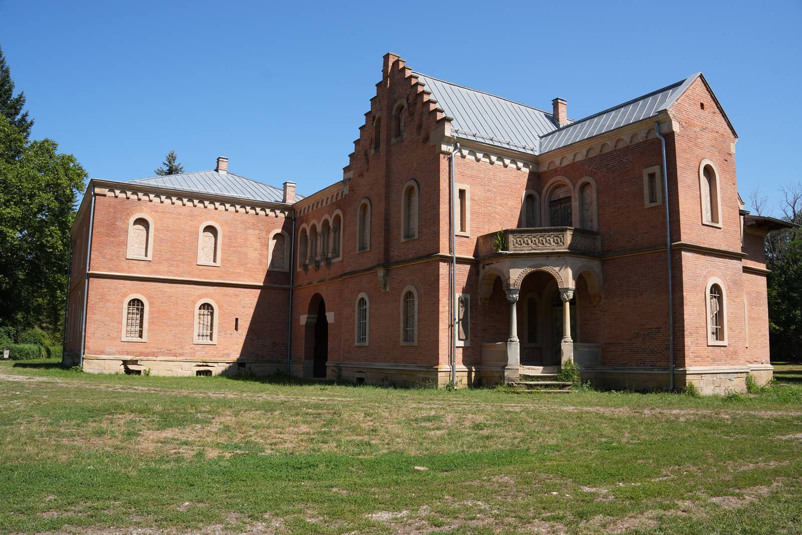 Castelul Roșu (Cantacuzino-Pașcanu-Waldenburg) din Hemeiuș – o reședință boierească cu legături princiare europene