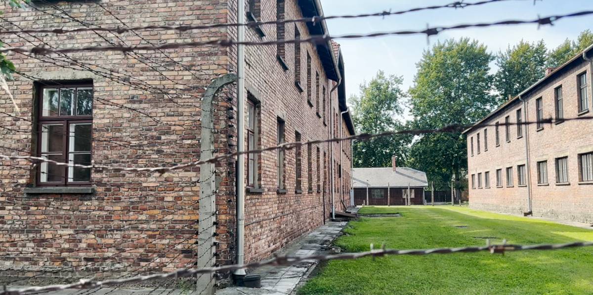 Gard din sârmă ghimpată de la Auschwitz