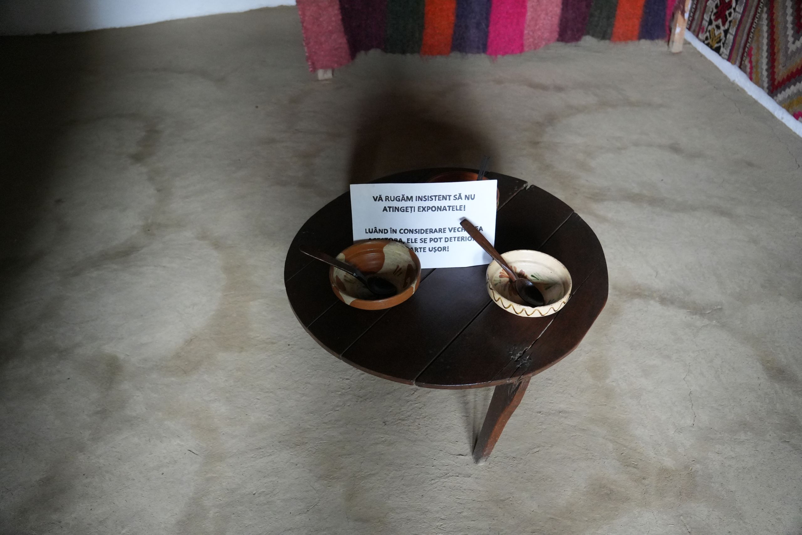 Interiorul casei lui Moș Ion Roată