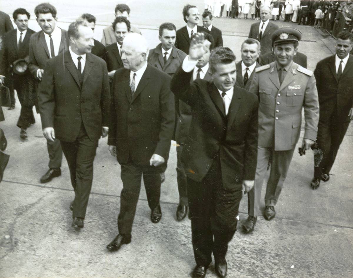 Relațiile cu marile puteri în perioada 1944-1989
