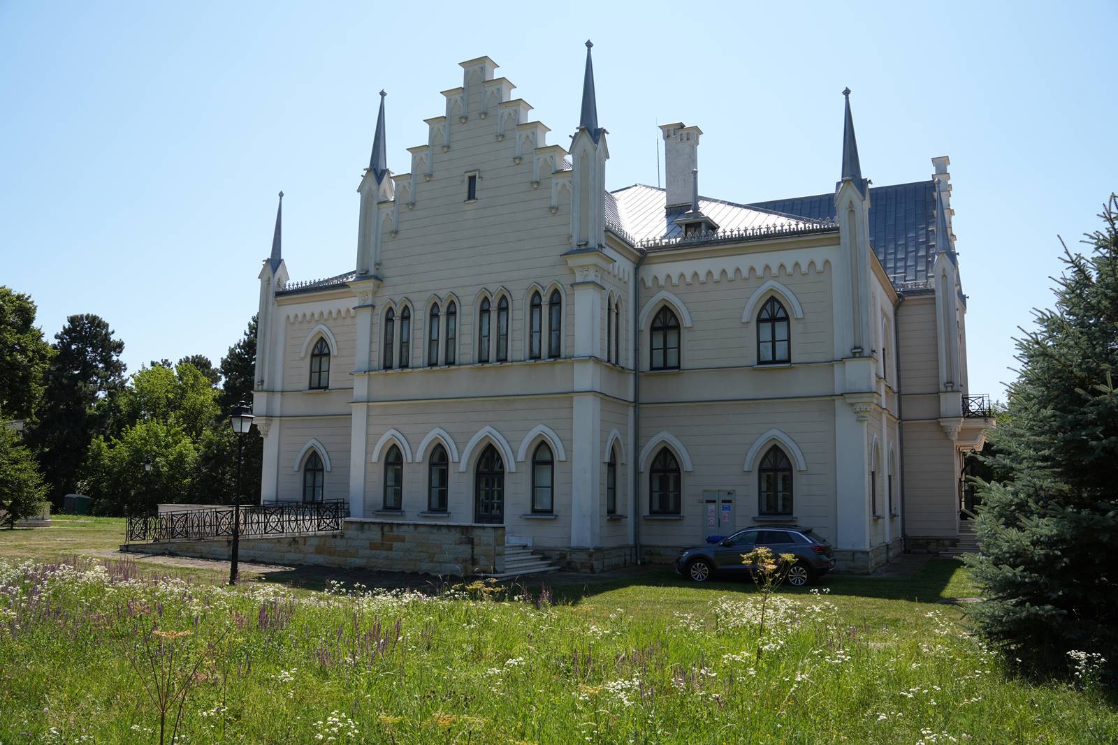 Palatul „Alexandru Ioan Cuza” de la Ruginoasa