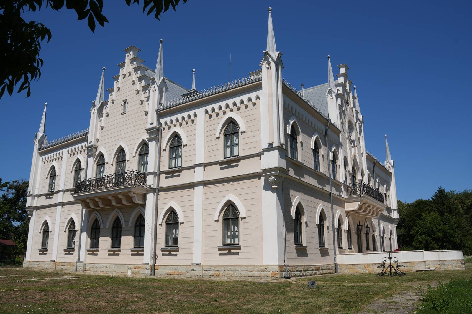Palatul „Alexandru Ioan Cuza” de la Ruginoasa