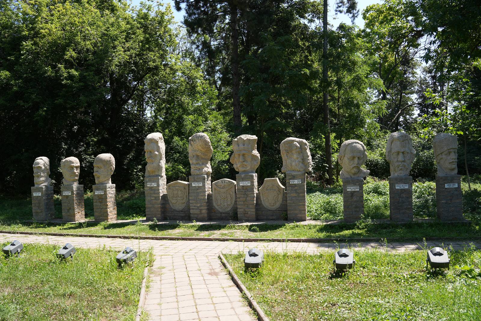 Personalități din istoria României (Palatul „Alexandru Ioan Cuza” din Ruginoasa)