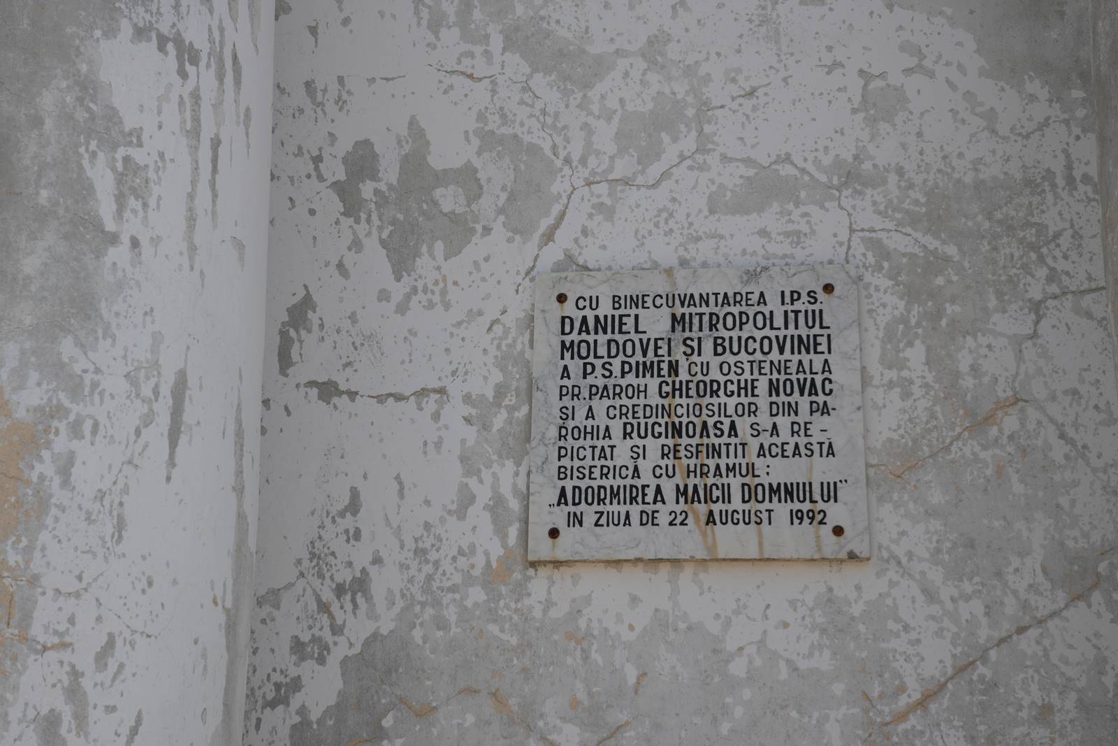 Placă comemorativă (Biserica Adormirea Maicii Domnului din Ruginoasa)