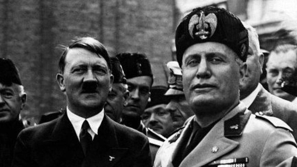 Adolf Hitler și Benito Mussolini | sursa: moderndiplomacy.eu