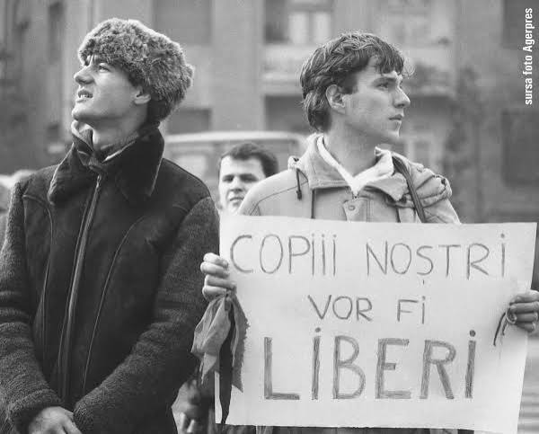 Anul 1989 în context internațional. Revoluția din decembrie 1989 în România